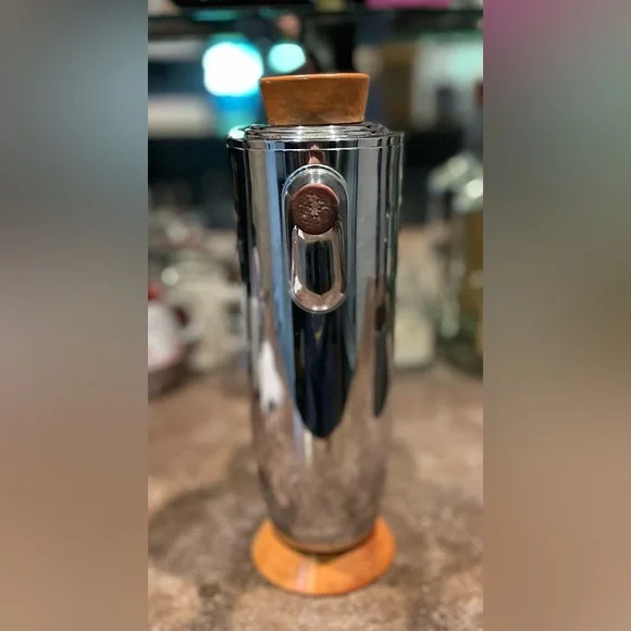 Manning Bowman art deco cocktail shaker - Picture 3 of 8